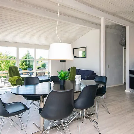 Renovated Summerhouse In Hejlsminde *