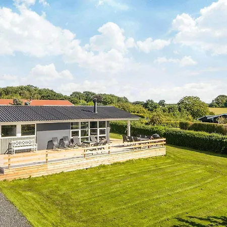 Renovated Summerhouse In Hejlsminde *